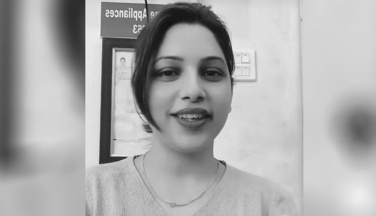 Nira_Pandey_EhBAoDsri9